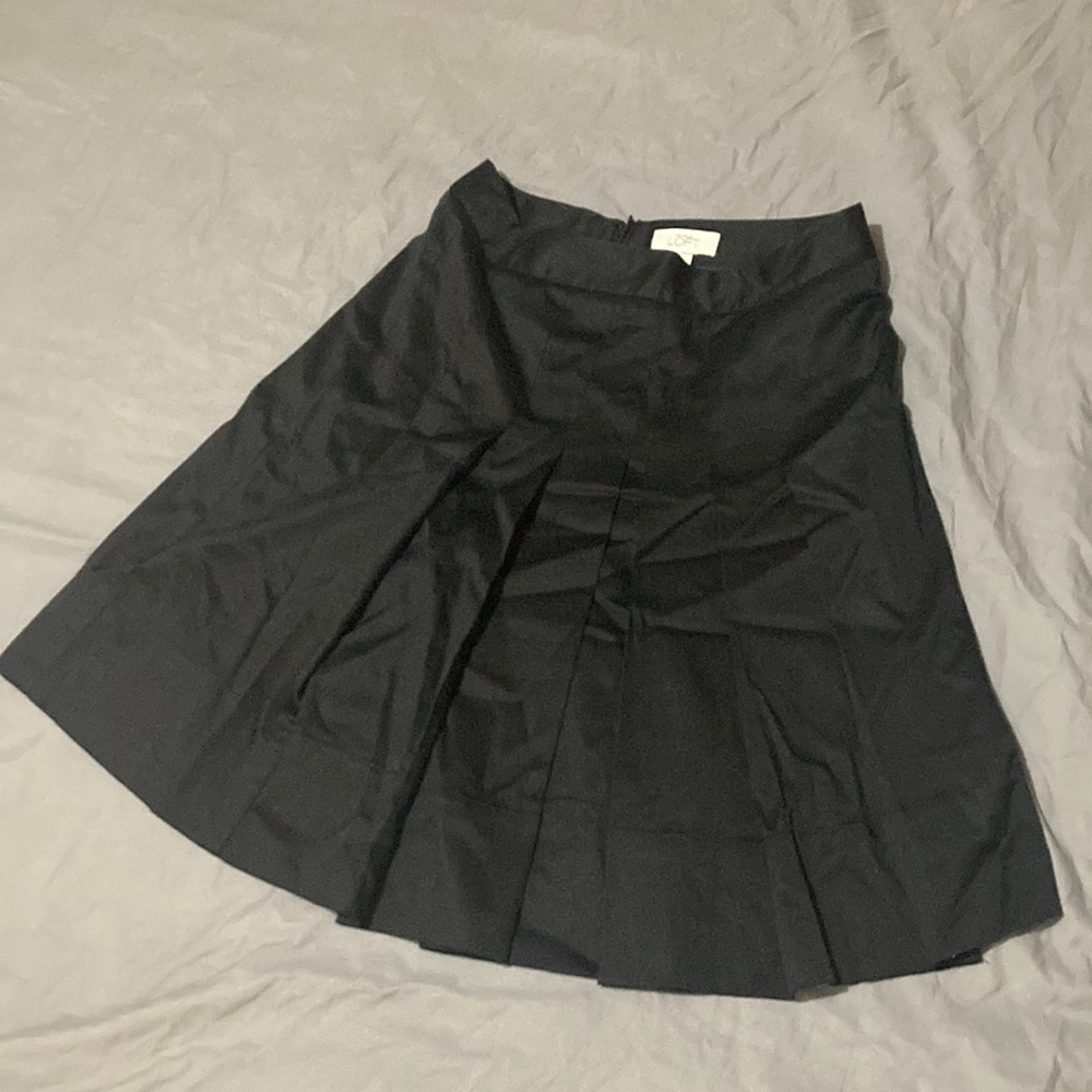 Ann Taylor LOFT Black Pleated Skirt Size 0